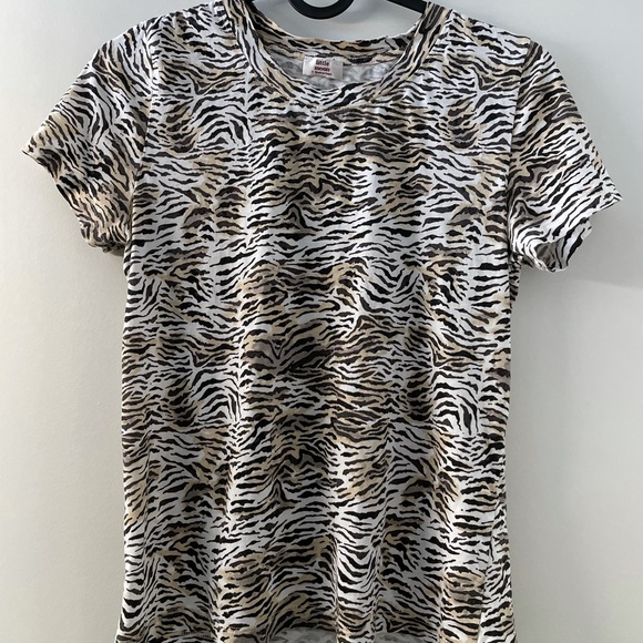 Aritzia zebra tee by Little Moon - Picture 2 of 3